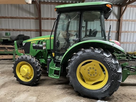 Main image John Deere 5065E