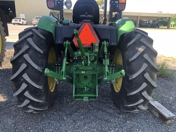 Image of John Deere 5065E equipment image 4