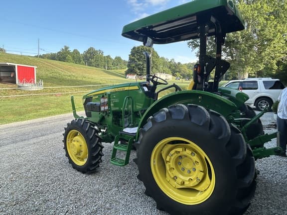 Image of John Deere 5065E equipment image 4