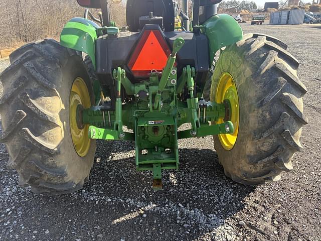 Image of John Deere 5065E equipment image 4