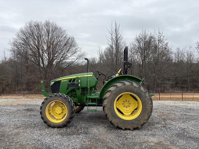 Image of John Deere 5065E equipment image 4