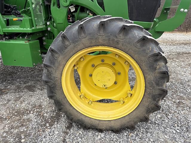 Image of John Deere 5065E equipment image 3