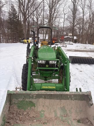 Image of John Deere 5065E equipment image 3