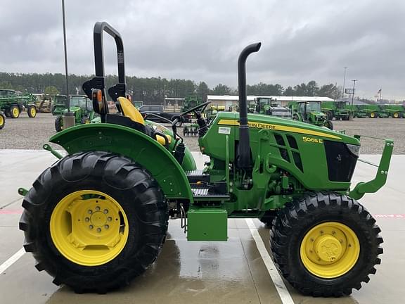 Image of John Deere 5065E equipment image 2