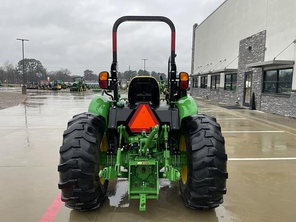 Image of John Deere 5065E equipment image 3