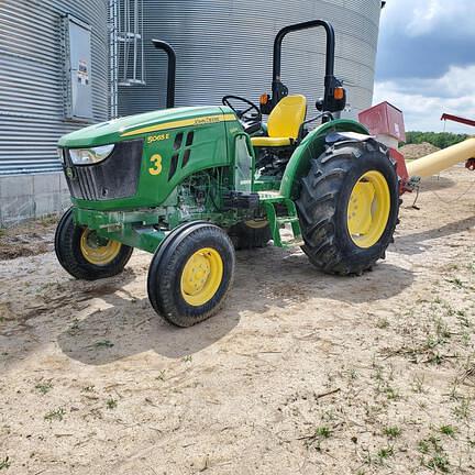 Image of John Deere 5065E equipment image 3