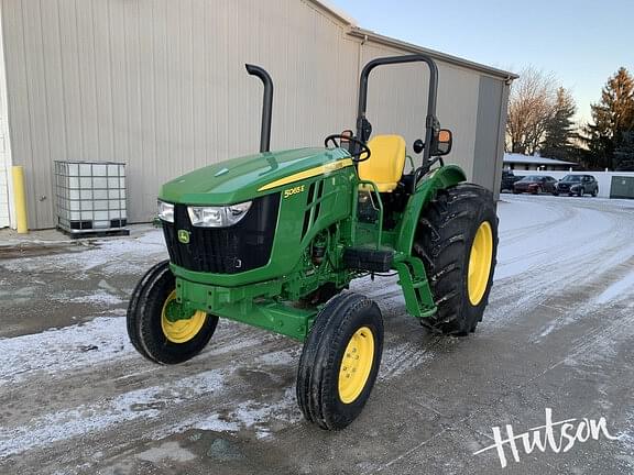 Image of John Deere 5065E equipment image 3