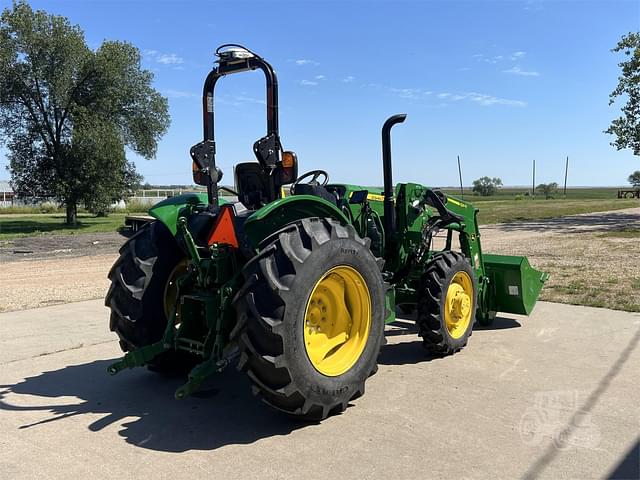 Image of John Deere 5065E equipment image 2