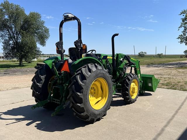 Image of John Deere 5065E equipment image 2