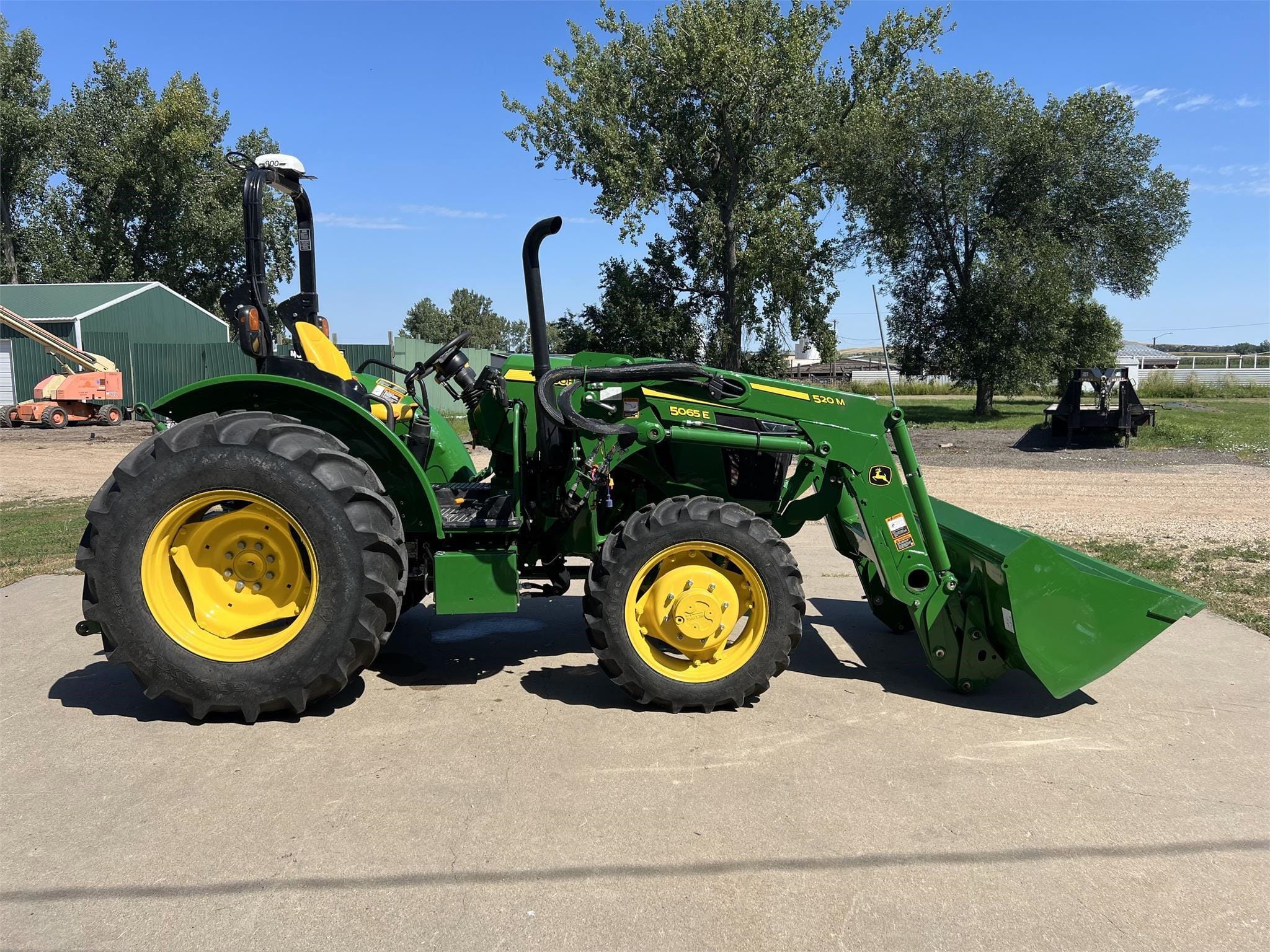 Main image John Deere 5065E