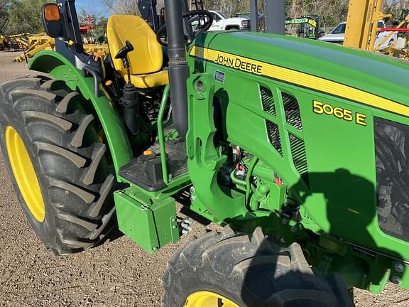 Image of John Deere 5065E equipment image 2