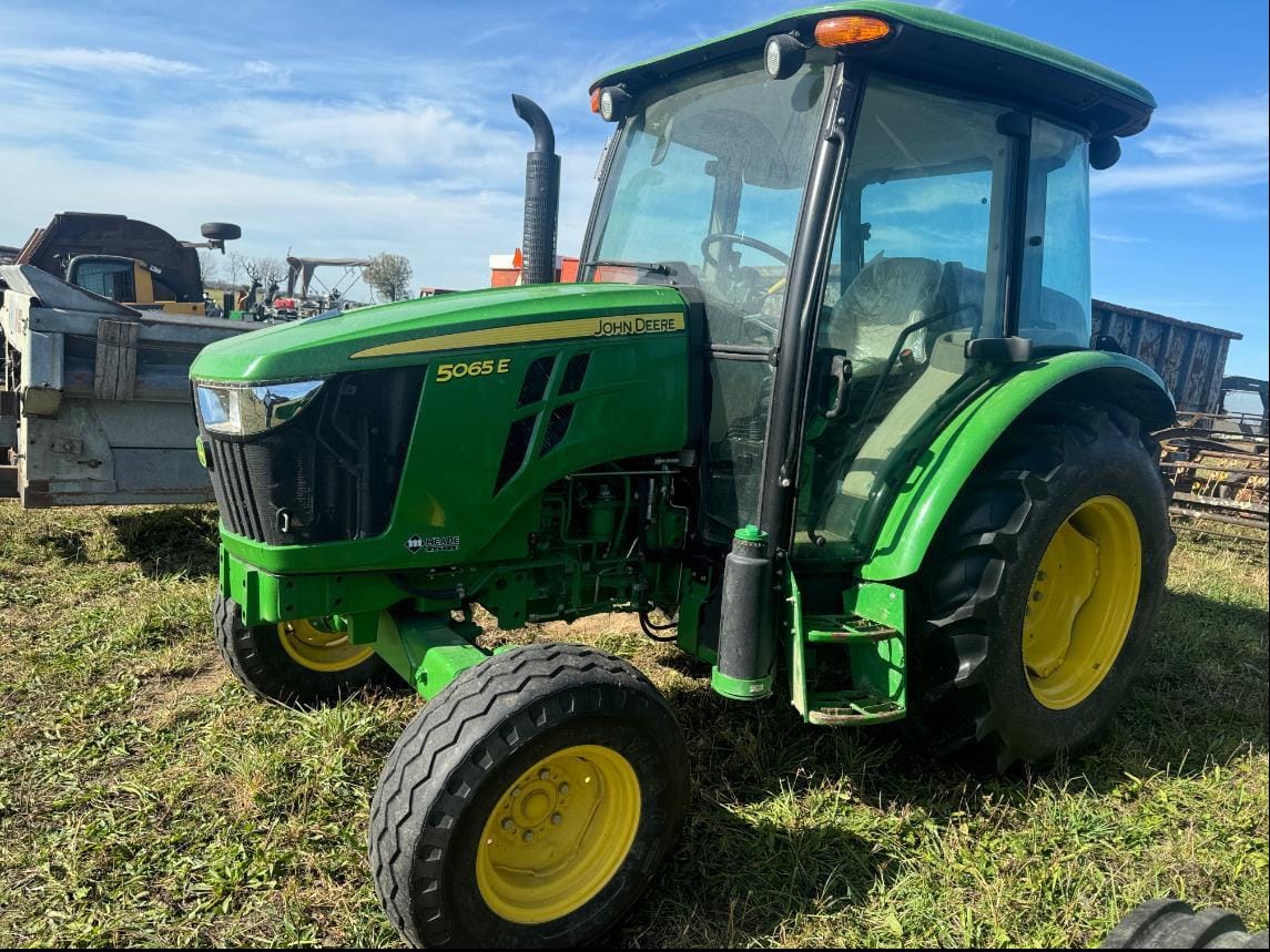 Main image John Deere 5065E