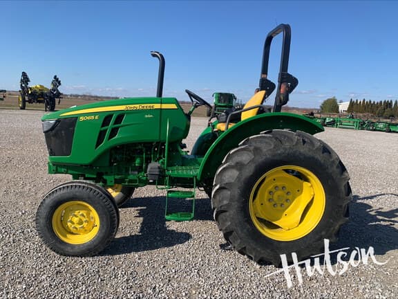 Image of John Deere 5065E equipment image 1