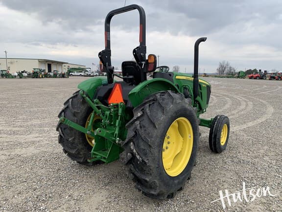 Image of John Deere 5065E equipment image 3