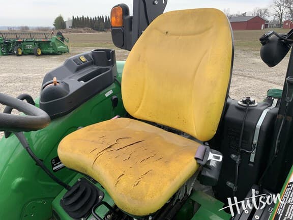 Image of John Deere 5065E equipment image 4