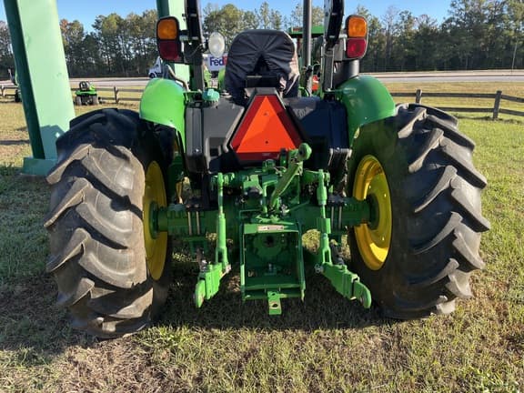 Image of John Deere 5065E equipment image 3