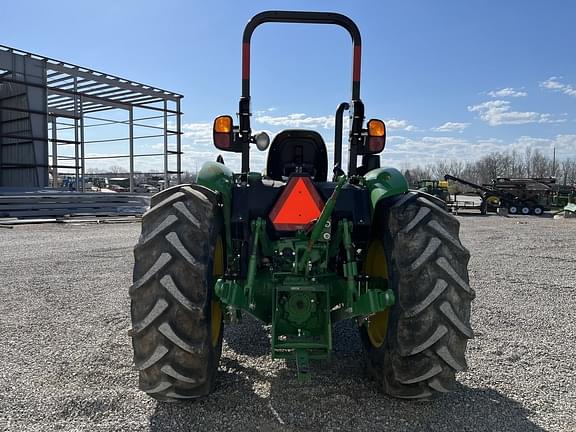 Image of John Deere 5065E equipment image 4