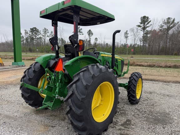 Image of John Deere 5065E equipment image 4