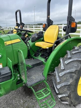 Image of John Deere 5065E equipment image 2