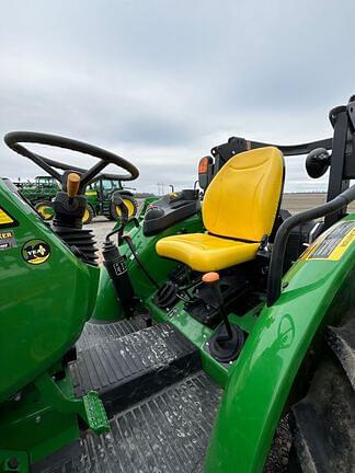 Image of John Deere 5065E equipment image 4