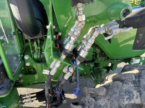 Image of John Deere 5065E equipment image 4