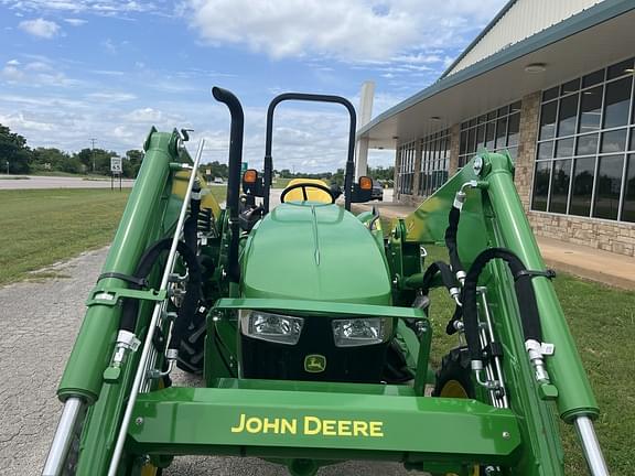 Image of John Deere 5065E equipment image 4