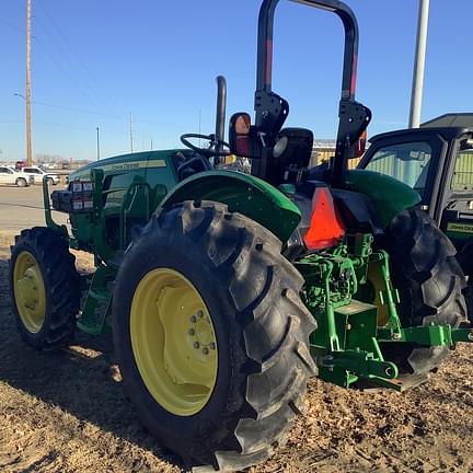 Image of John Deere 5065E equipment image 2