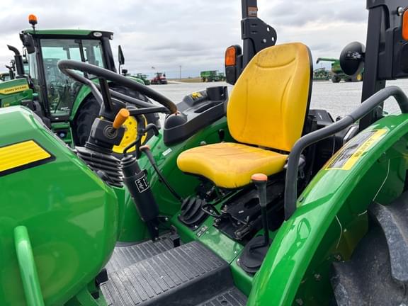 Image of John Deere 5065E equipment image 1
