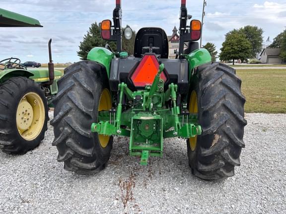 Image of John Deere 5065E equipment image 4