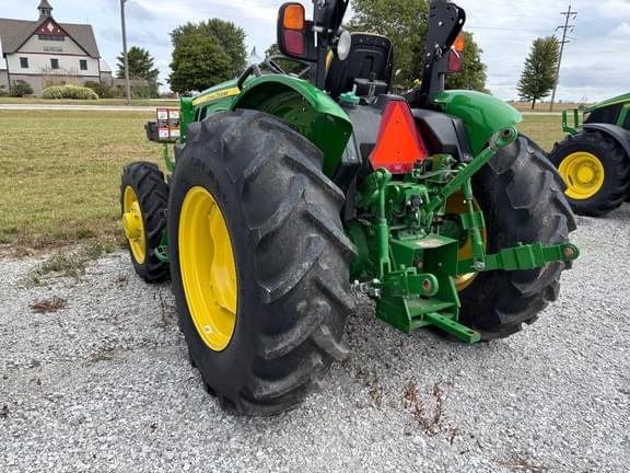 Image of John Deere 5065E equipment image 3