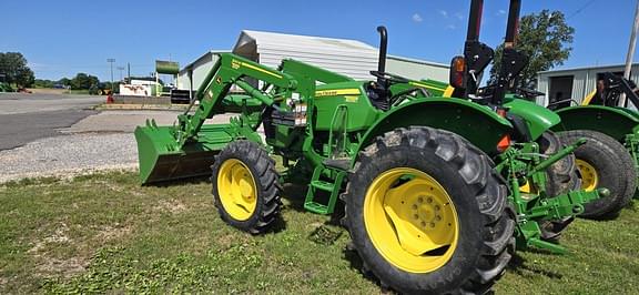 Image of John Deere 5065E equipment image 2