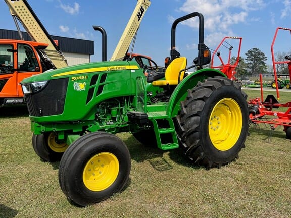 Main image John Deere 5065E
