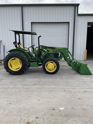 Image of John Deere 5065E equipment image 3