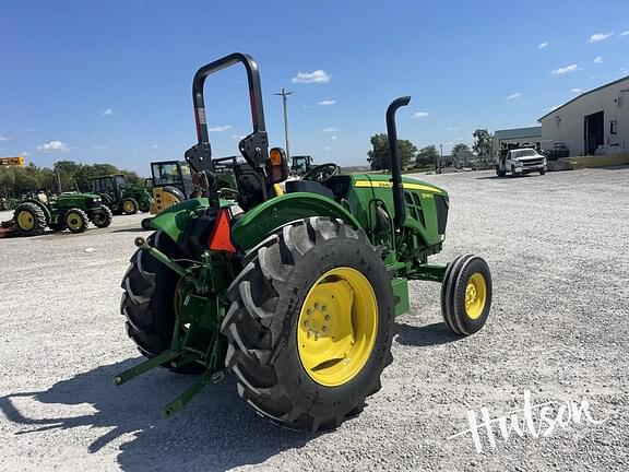 Image of John Deere 5065E equipment image 3