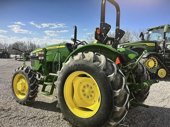 Image of John Deere 5065E equipment image 2