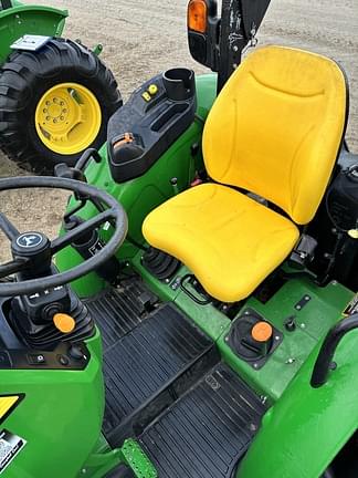 Image of John Deere 5065E equipment image 4