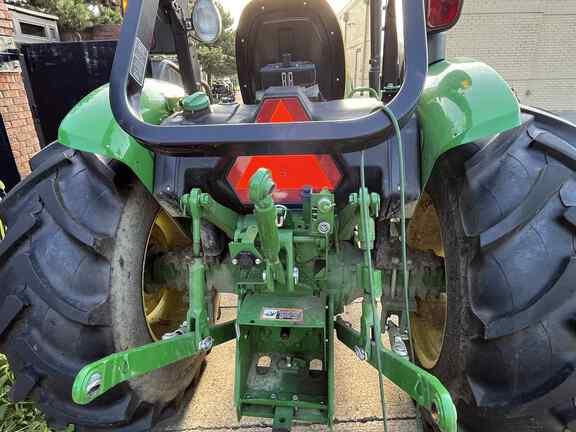Image of John Deere 5065E equipment image 2