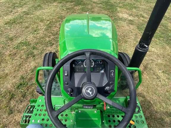 Image of John Deere 5065E equipment image 3