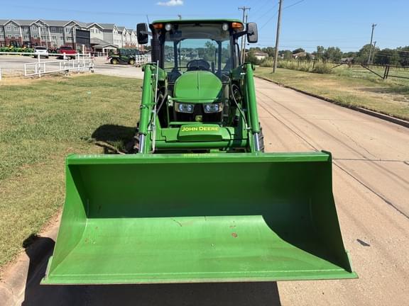 Image of John Deere 5065E equipment image 4