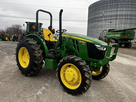 Main image John Deere 5065E