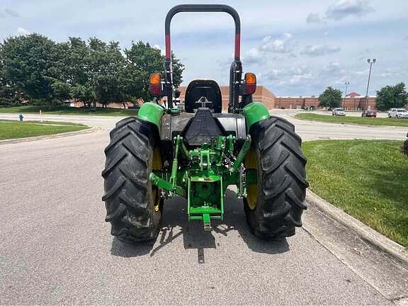 Image of John Deere 5065E equipment image 4