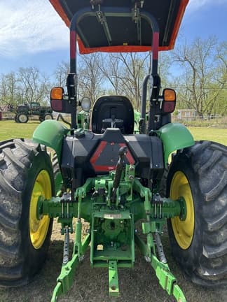 Image of John Deere 5065E equipment image 4