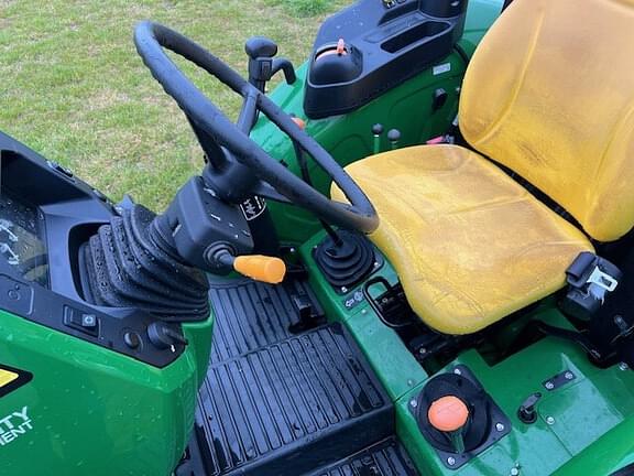 Image of John Deere 5065E equipment image 4