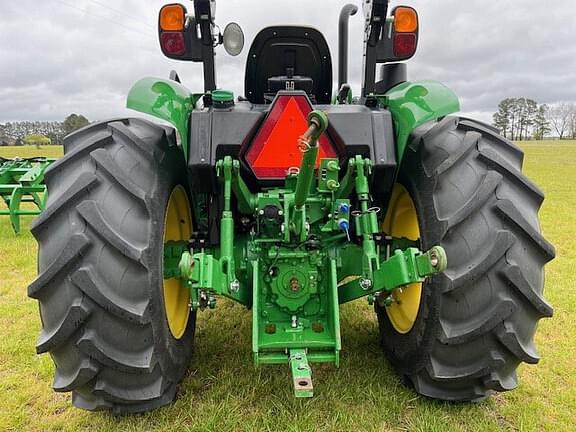 Image of John Deere 5065E equipment image 3