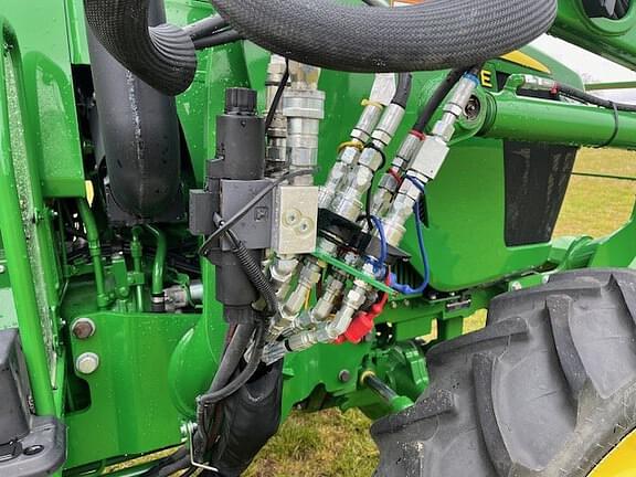 Image of John Deere 5065E equipment image 4