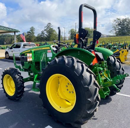 Image of John Deere 5065E equipment image 3