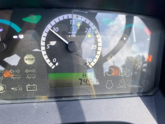Image of John Deere 5065E equipment image 4