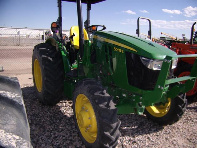 Image of John Deere 5065E equipment image 2