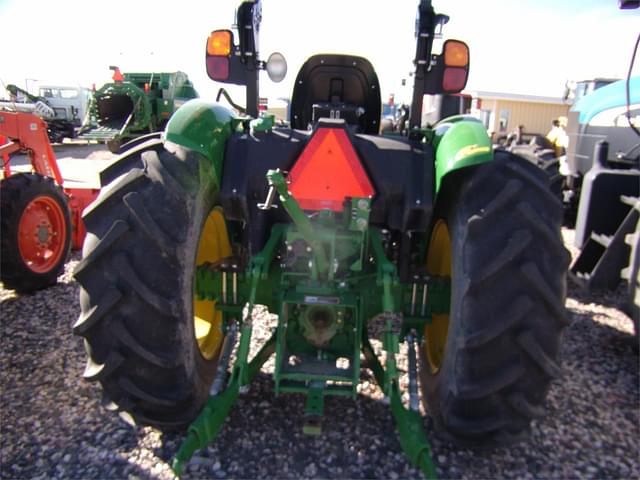 Image of John Deere 5065E equipment image 3