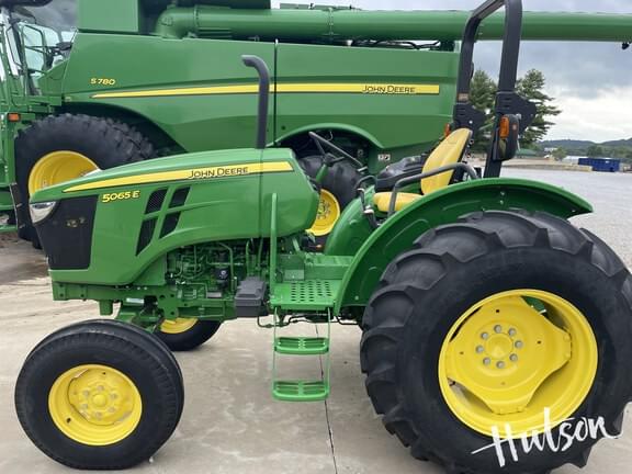Image of John Deere 5065E equipment image 2